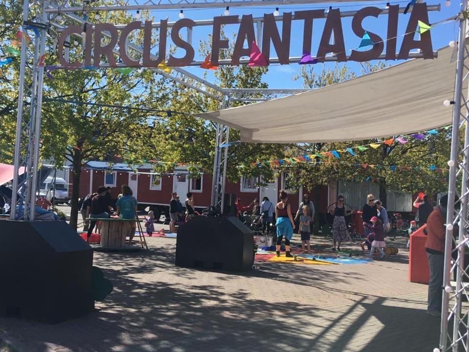 Circus Fantasia Hostel รอสต็อค ภายนอก รูปภาพ